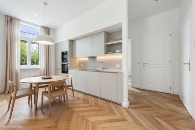 Charmantes 2-Zimmer-Altbaujuwel: Wohntraum mit Balkon und idyllischem Grünblick