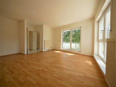 Extravagante 3 Z-Wohnung incl. EBK, G-WC, 2 Garagenplätzen u. großem Sonnen-Balkon