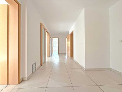 Exklusive ebenerdige Wohnung mit Terrasse, Wintergarten und eigenem Garten