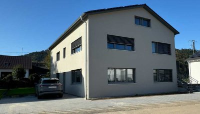 Exklusive Kombi: Wohnen & Arbeiten vereint! Erstbezug in einem Gebäude in Gengenbach-Fußbach
