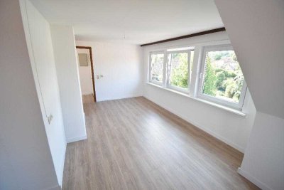 Lichtdurchflutete Dachgeschosswohnung im Krummen Arm!