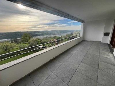 Esslingen-Neckarhalde: Sanierte 5-Zimmer EG Wohnung mit Balkon