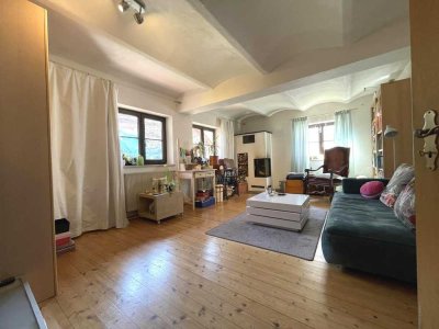 HISTORISCHE 4 ZIMMER-WOHNUNG IM ERDGESCHOSS
