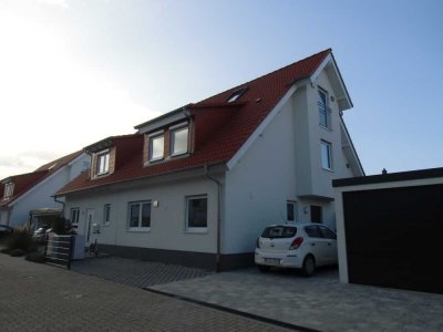 Neuwertige, großzügig geschnittene Doppelhaushälfte (BJ2018)