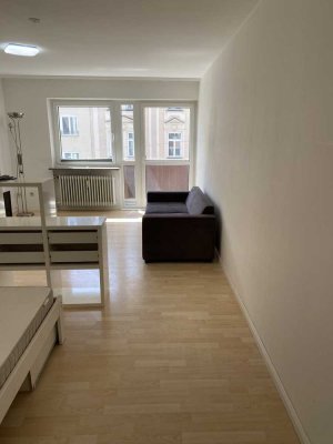 Exklusive, 1-Zimmer-Wohnung, möbliert mit Balkon und Einbauküche in München Schwabing