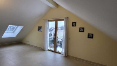 Großzügige 4,5-Zi.-Wohnung mit Balkon | Dachgeschoss | Altperlach | Nähe S-/U-Bahn