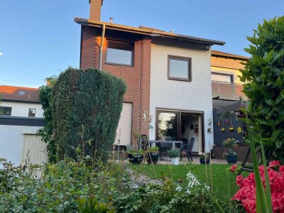 Moderne Doppelhaushälfte mit Garten
