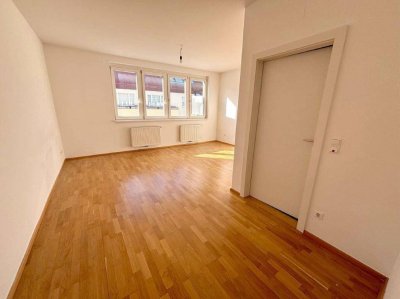Singlewohnung! Dachgeschosswohnung Nähe U3 Kardinal Nagel Platz