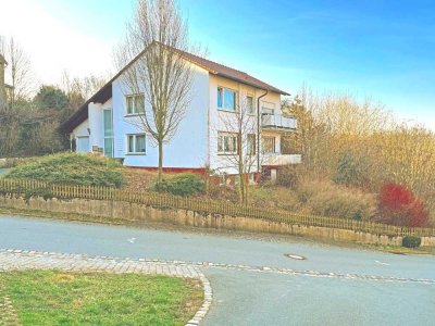 provisionsfrei /  Zweifamilienhaus in zentraler Lage mit großem Grundstück, Garten und Garage