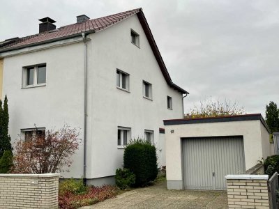 Von Privat: Charmante Doppelhaushälfte mit viel Potenzial und idyllischem Garten