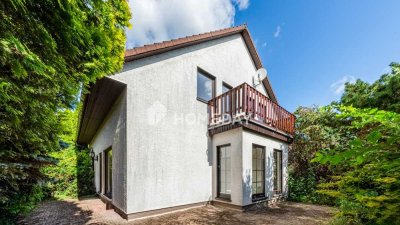 Großzügiges Einfamilienhaus mit Einliegerwohnung, Kamin, Gartenidylle & Pool in Priester