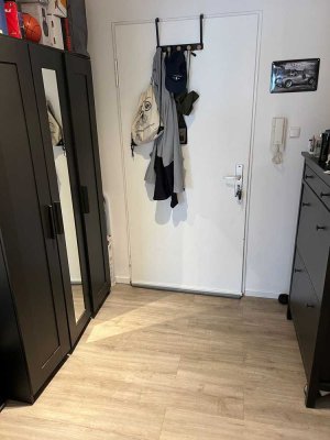 Stilvolle, gepflegte 2-Raum-Wohnung mit Balkon und Einbauküche in Wiesbaden