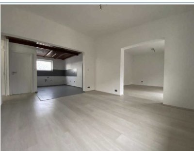 Erstbezug nach Sanierung: attraktive 5-Zimmer-Wohnung mit Einbauküche und 2 Balkone in Lauchheim