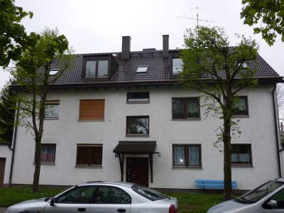 Lichtdurchflutete 2 Zimmer Dachgeschoss Wohnung mit großer Südterrasse in München - Trudering