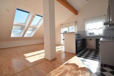 Wunderschöne 3,5- Zi.- DG- Wohnung mit Aufzug, Balkon und TG-Platz