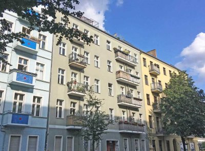Tolle Lage Berlin-Friedrichshain: Altbauwohnung im 2.OG mit gutem Grundriss in modernisiertem Haus