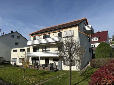 2-Zimmer-Dachgeschosswohnung mit Balkon und Garage