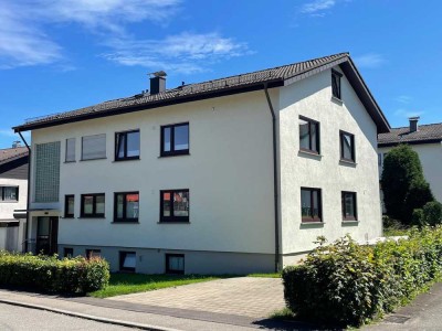 Charmante, teilmöblierte DG-Wohnung mit 2,5 Zimmer in ruhiger, grüner Lage von Zimmern o.R.