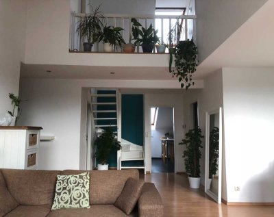 Gepflegte 4-Zimmer-Penthouse-Wohnung mit Balkon in Mönchengladbach