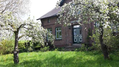 PREIS !Leben am Deich - Idyllisches, familiengerechtes Bauernhofhaus von 1876 mit großem Apfelgarten