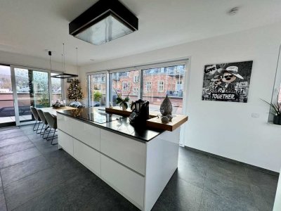 Exklusive 3-Raum-Penthouse-Wohnung mit luxuriöser Innenausstattung, Dachterrasse und EBK in Trier