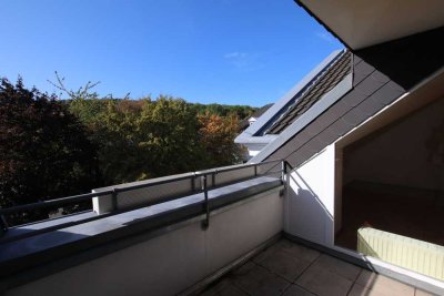 Helle 2-Zimmer Dachgeschosswohnung mit Balkon