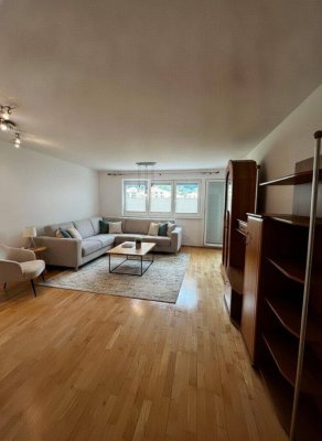 Zentrum: 3 Zimmer + zusätzlicher Wohnraum durch Loggia | TG-Stellplatz | Nähe Tyrolit und Krankenhaus