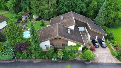 Großzügiger Bungalow in Waldrandlage mit Pool und Ausbaupotenzial in Pfaffenberg (Ardagger)