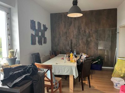 **Altbaucharme, helle 3 Zimmer Wohnung mit hohen Decken in zentraler Lage von Wermelskirchen **