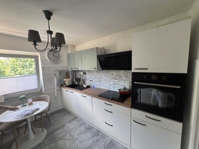 Schöne 3-Zimmer-Dachgeschosswohnung mit Balkon und EBK in Hilden