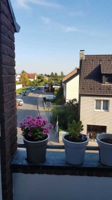 Vollständig renovierte 2-Zimmer-Wohnung mit Balkon und Einbauküche in Ratingen