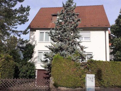 Helles 1-3 Familienhaus mit großem Garten in zentraler Lage von S-Sillenbuch