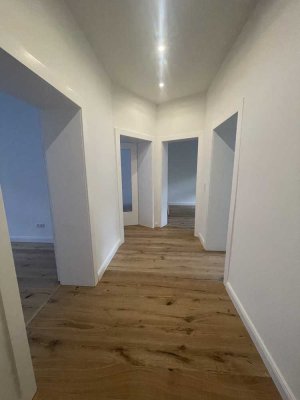 Erstbezug nach hochwertiger Kernsanierung 3-Zimmer-Wohnung im Hochparterre