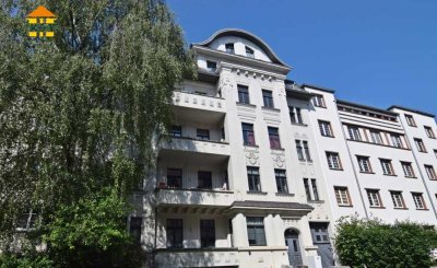 Schöner WOHNEN mit Balkon, Aufzug im stillvollen Altbau.