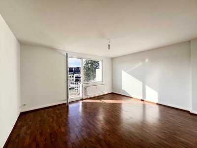 Bezugsfertig gepflegte Wohnung, perfekte Raumaufteilung, mit Garage und Balkon.