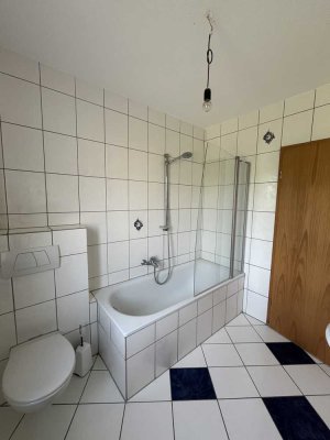 4 Zimmerwohnung mit Terrasse und Wannenbad