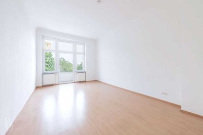 Einladend schöne Zweizimmerwohnung, frisch renoviert, mit Aufzug und Balkon in ruhiger Lage