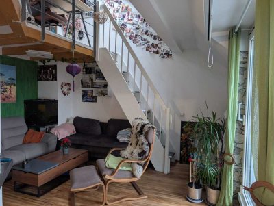 Helle 2,5 Zimmer Maisonette Wohnung mit Garagenstellplatz, Außenstellplatz und Keller