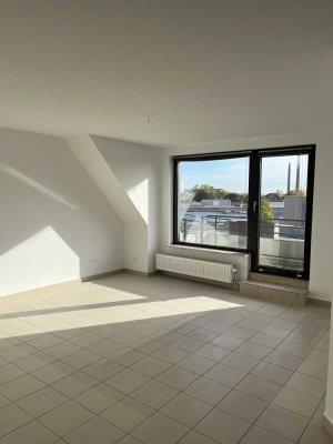 Sonnige, teilmöbilierte Wohnung Stadmitte mit Balkon - frisch saniert und renoviert