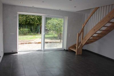 Exklusive lichtfreudige 2 ZKB Maisonette mit Terrasse und Gartenanteil