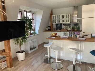 Attraktive DG-Wohnung mit vier Zimmern und EBK in Dresden