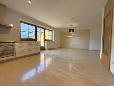 Praktische 1 Zimmer Wohnung mit Balkon in Oberhofen