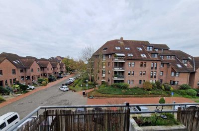 2-Zimmer mit Balkon, Einbauküche und PKW-Stellplatz in schöner Lage und Umgebung