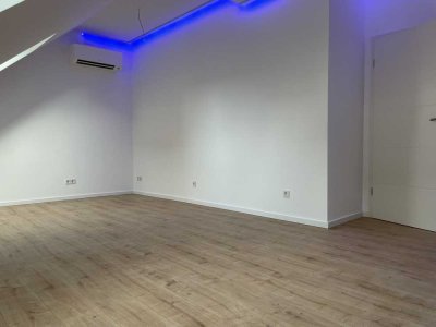 Familienglück pur – modernes Einfamilienhaus auf drei Etagen mit Klimaanlage und Garten