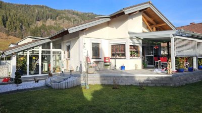 Ferien oder Wohnhaus in Kärnten mit PV-Anlage, Büro &amp; Lager und neuer Terrasse Preis € 449 000.-