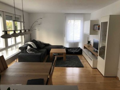 Geschmackvolle 3-Zimmer-Wohnung mit gehobener Innenausstattung mit Balkon und EBK in Sauerlach
