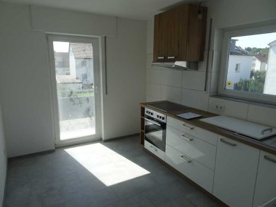 Ruhige, helle, komplett renovierte 2-Zi-Wohnung mit Einbauküche in Nürtingen-Zizishausen