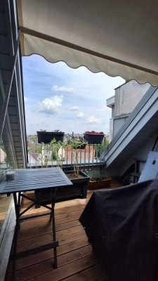 Wunderschöne, lichtdurchflutete, neu renovierte 2 Zimmer Wohnung