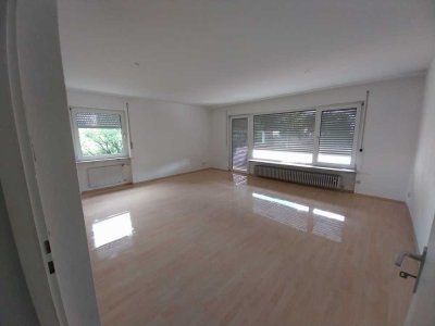 Ansprechende 2-Zimmer-Wohnung mit Balkon und EBK in Homburg