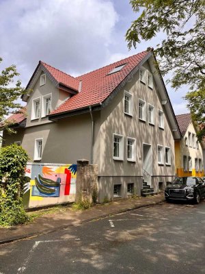 Attraktive 2-Zimmerwohnung im Bielefelder Westen mit Dachterrasse, Einbauküche und Echtholzparkett